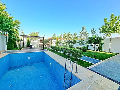 Satılır həyət evi 320 m²