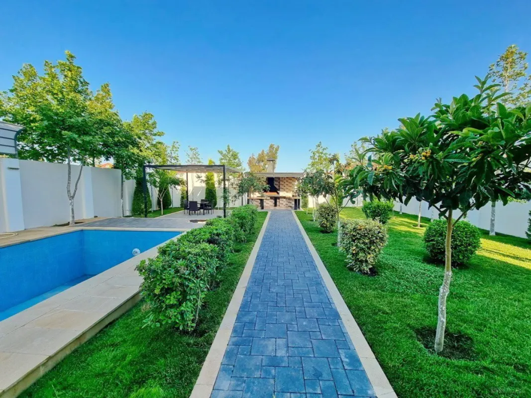 Satılır həyət evi 320 m²