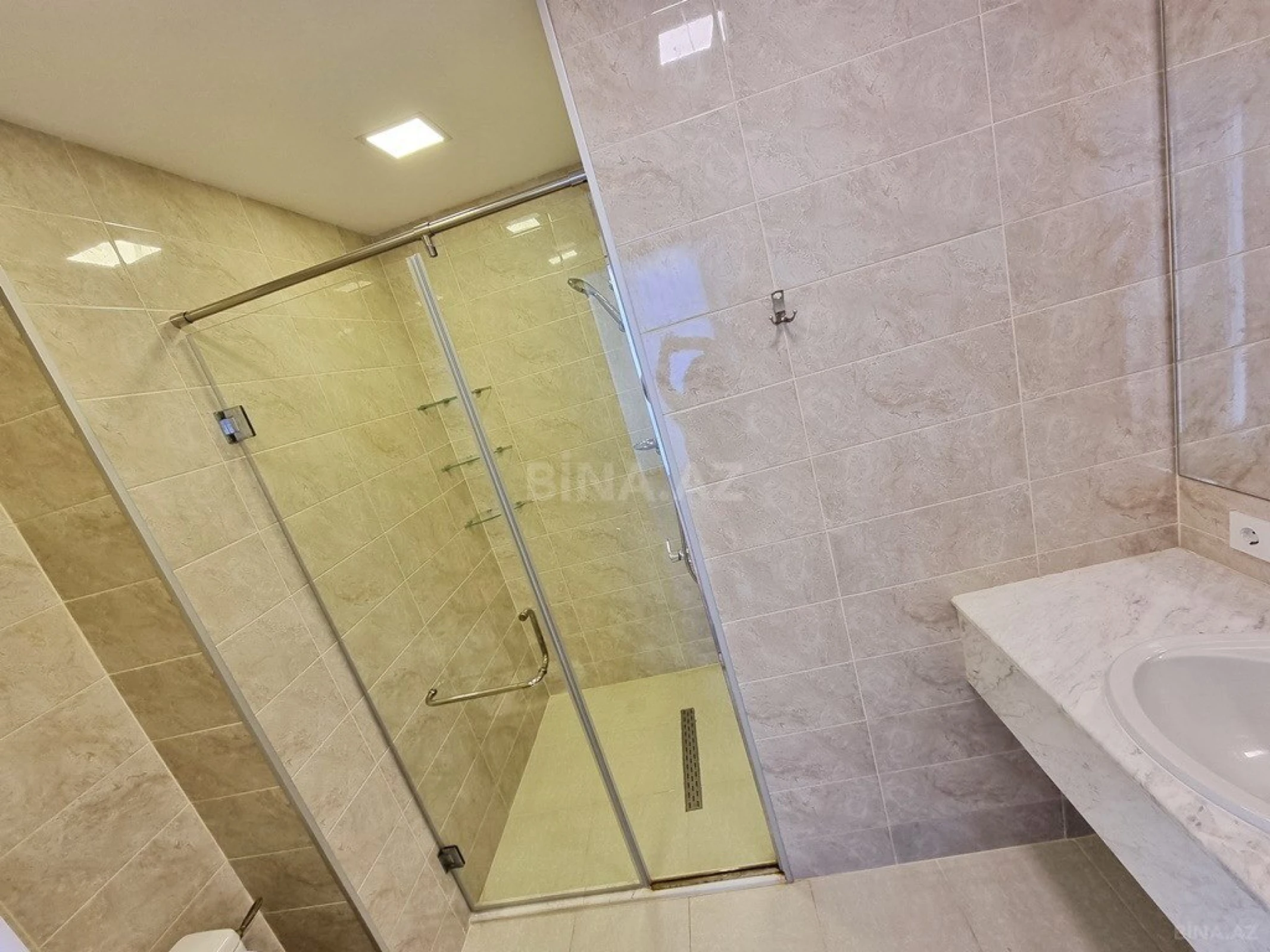 Satılır həyət evi 320 m²