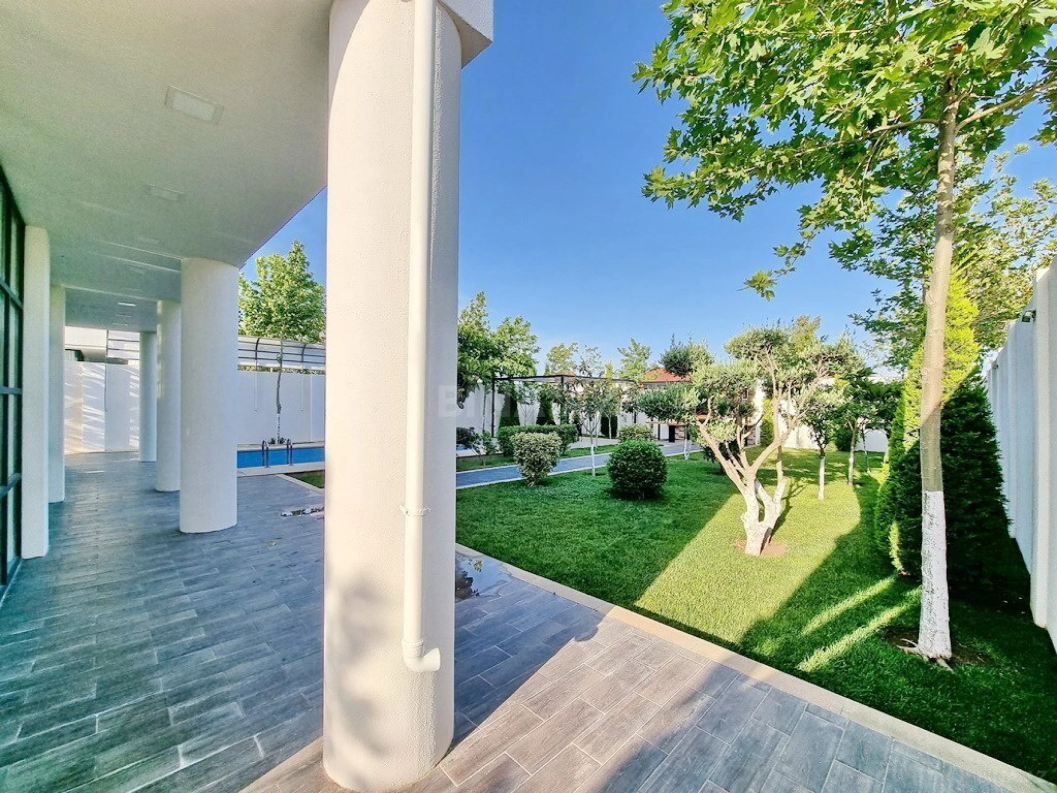 Satılır həyət evi 320 m²