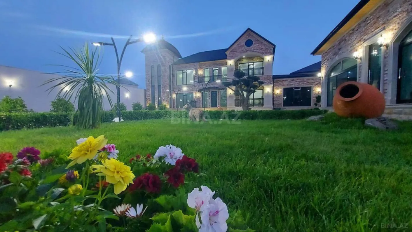 Satılır 7 otaqlı həyət evi 500 m²