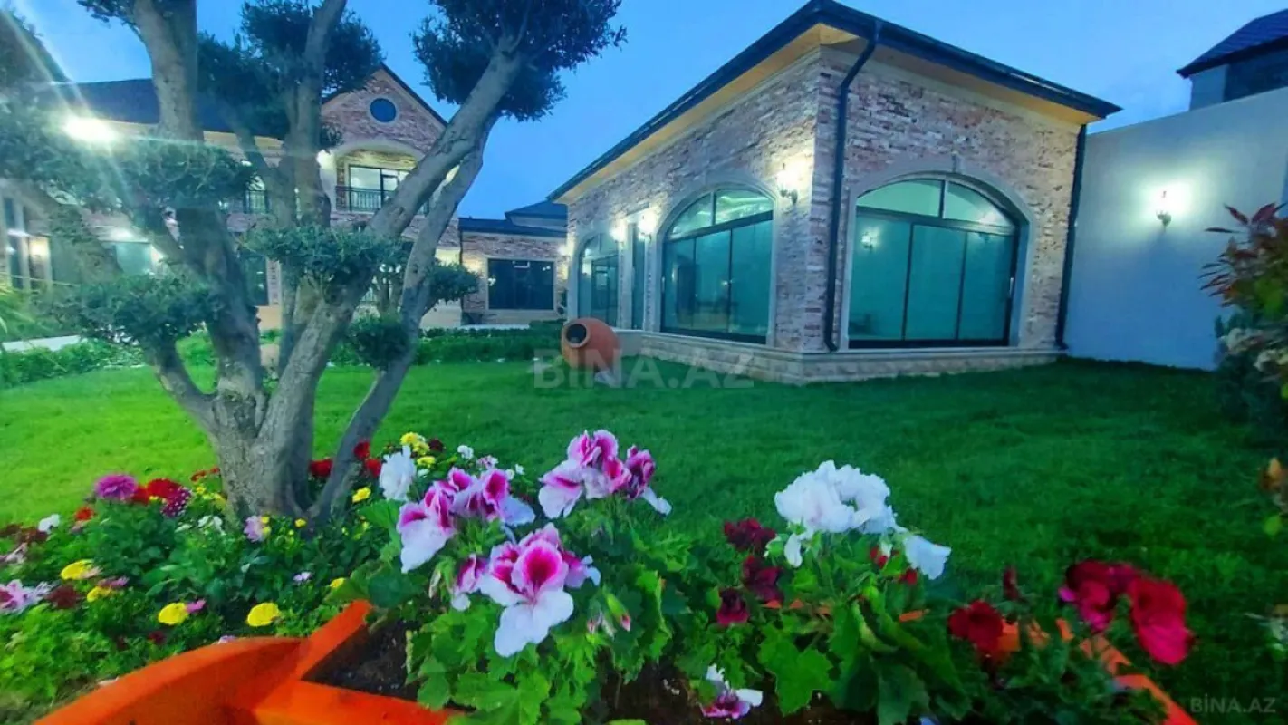 Satılır 7 otaqlı həyət evi 500 m²