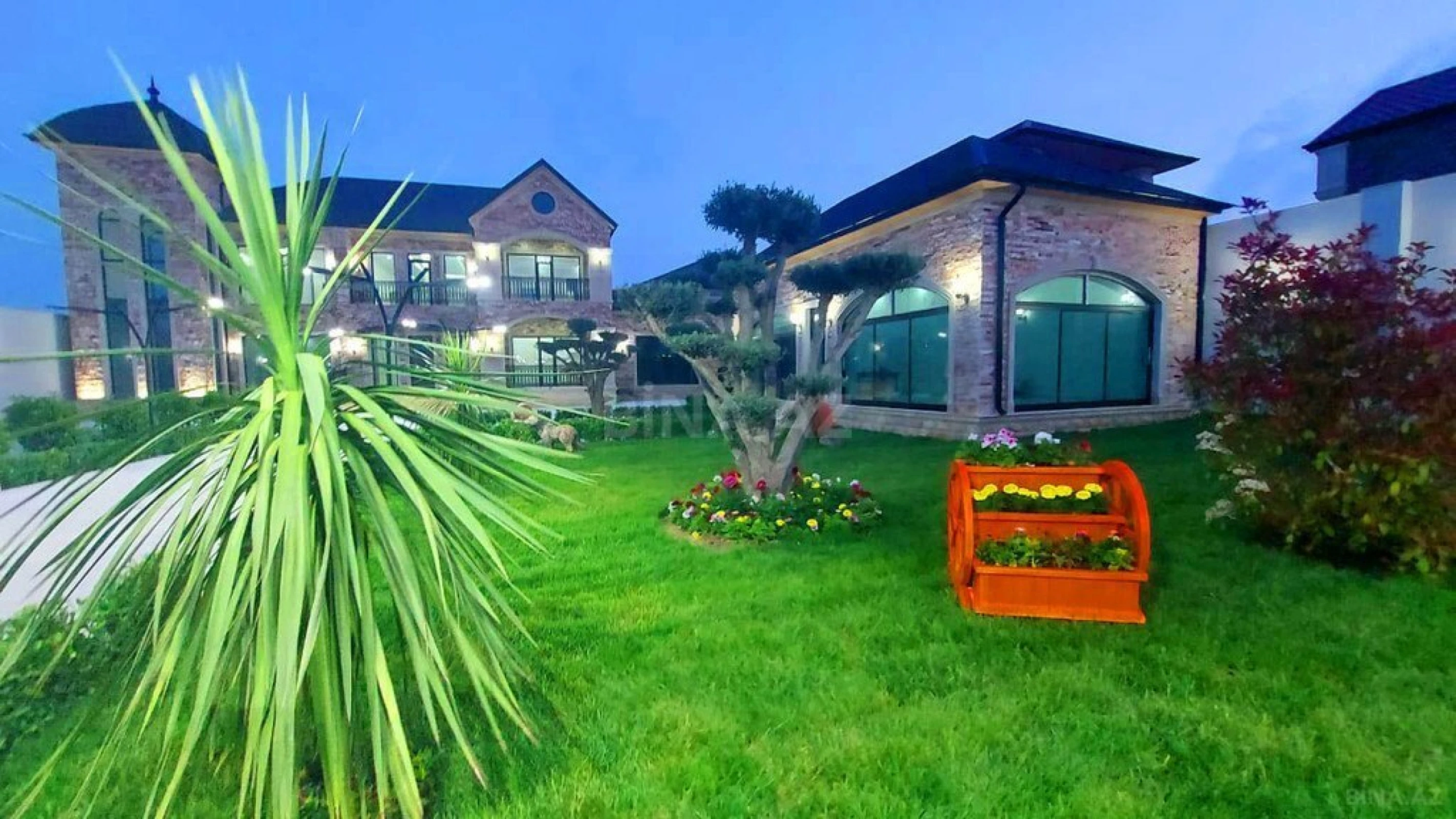 Satılır 7 otaqlı həyət evi 500 m²