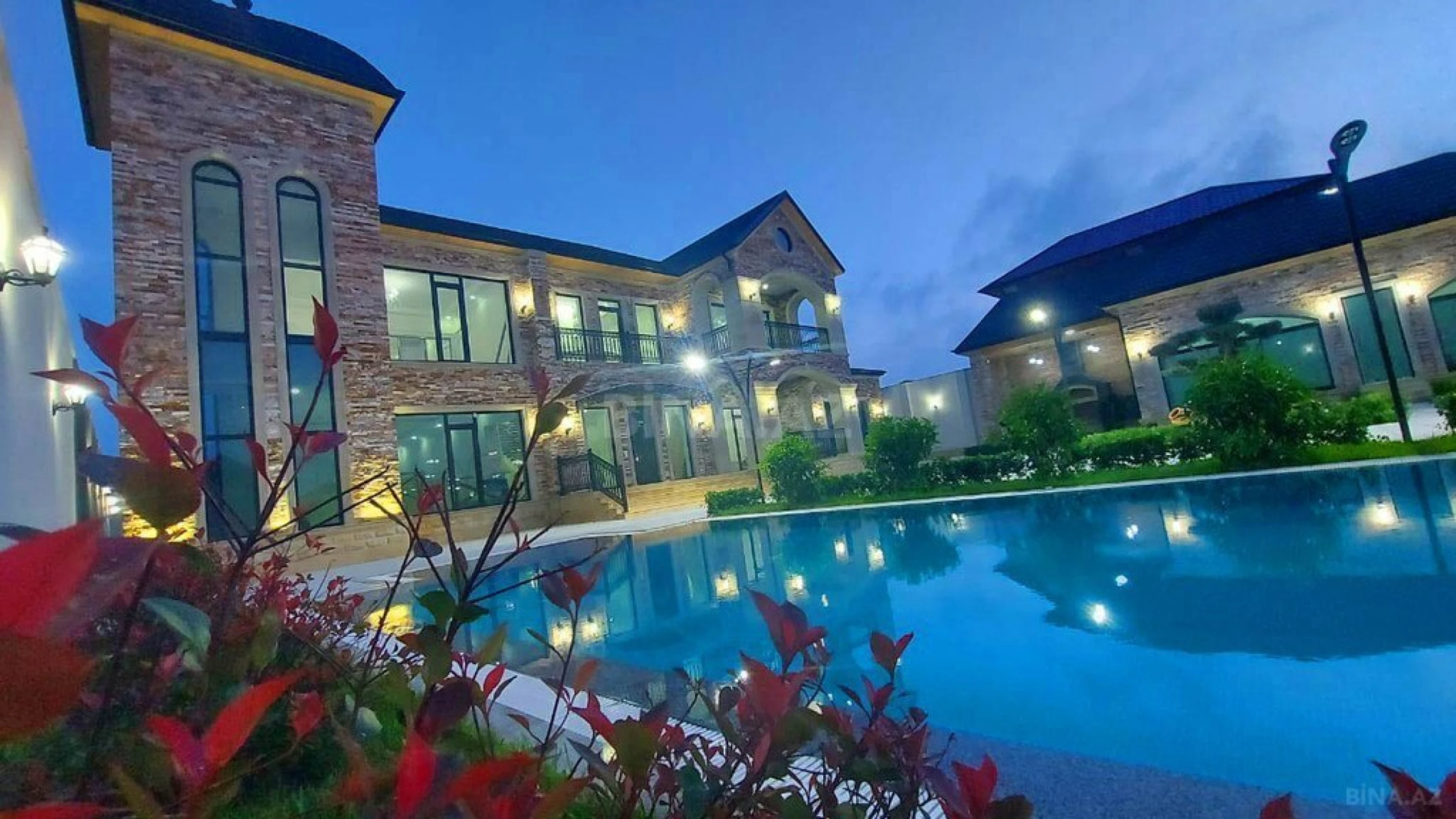 Satılır 7 otaqlı həyət evi 500 m²