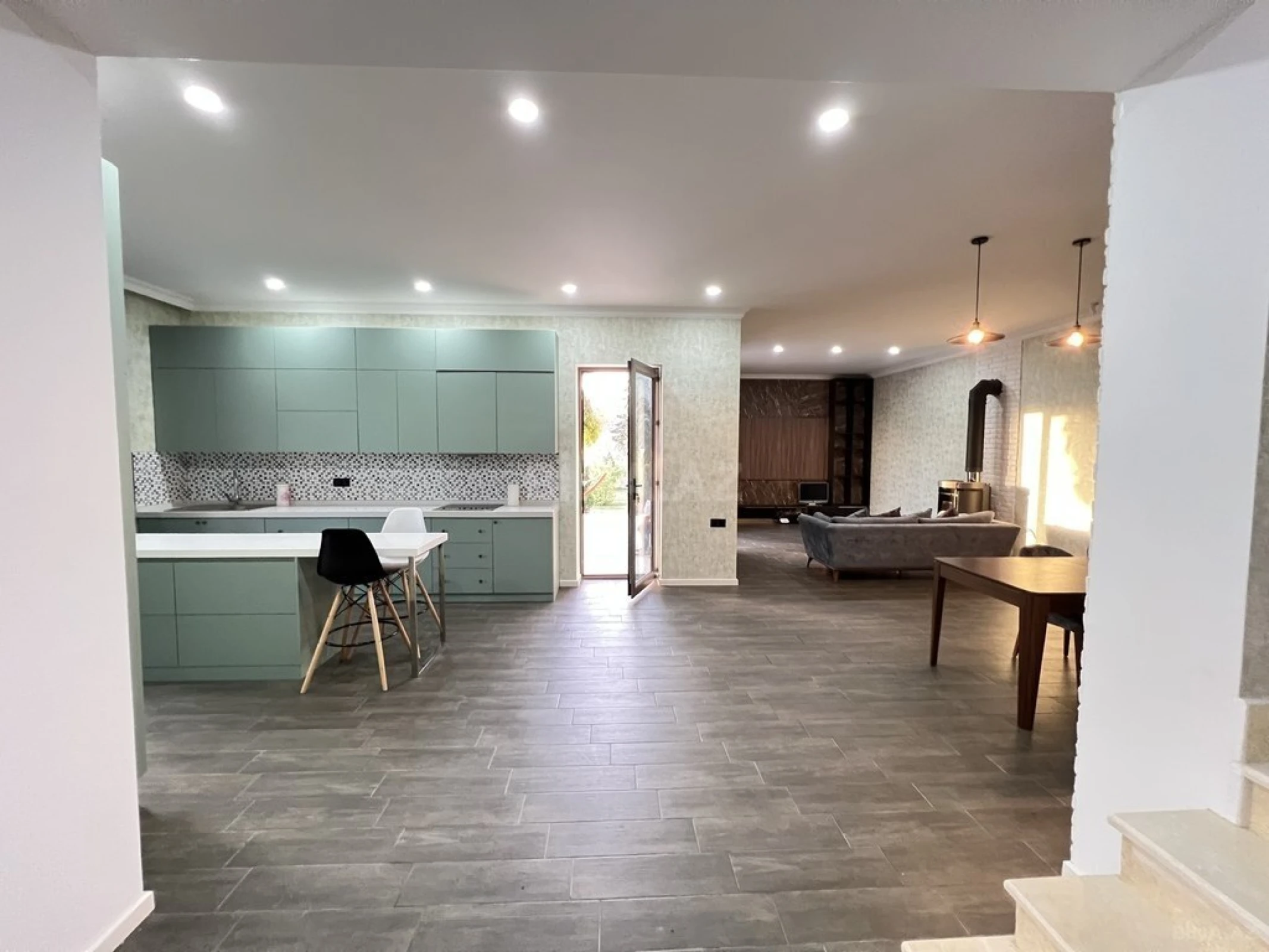 Kirayə verilir 5 otaqlı həyət evi 420 m²