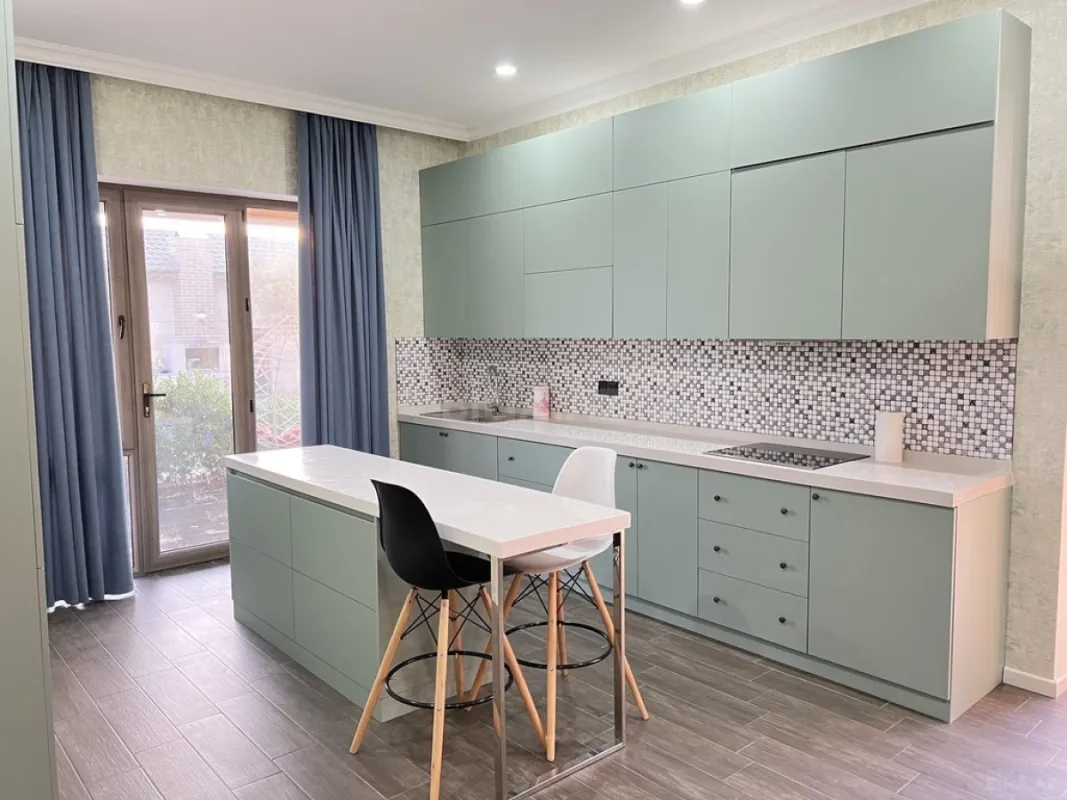 Kirayə verilir 5 otaqlı həyət evi 420 m²