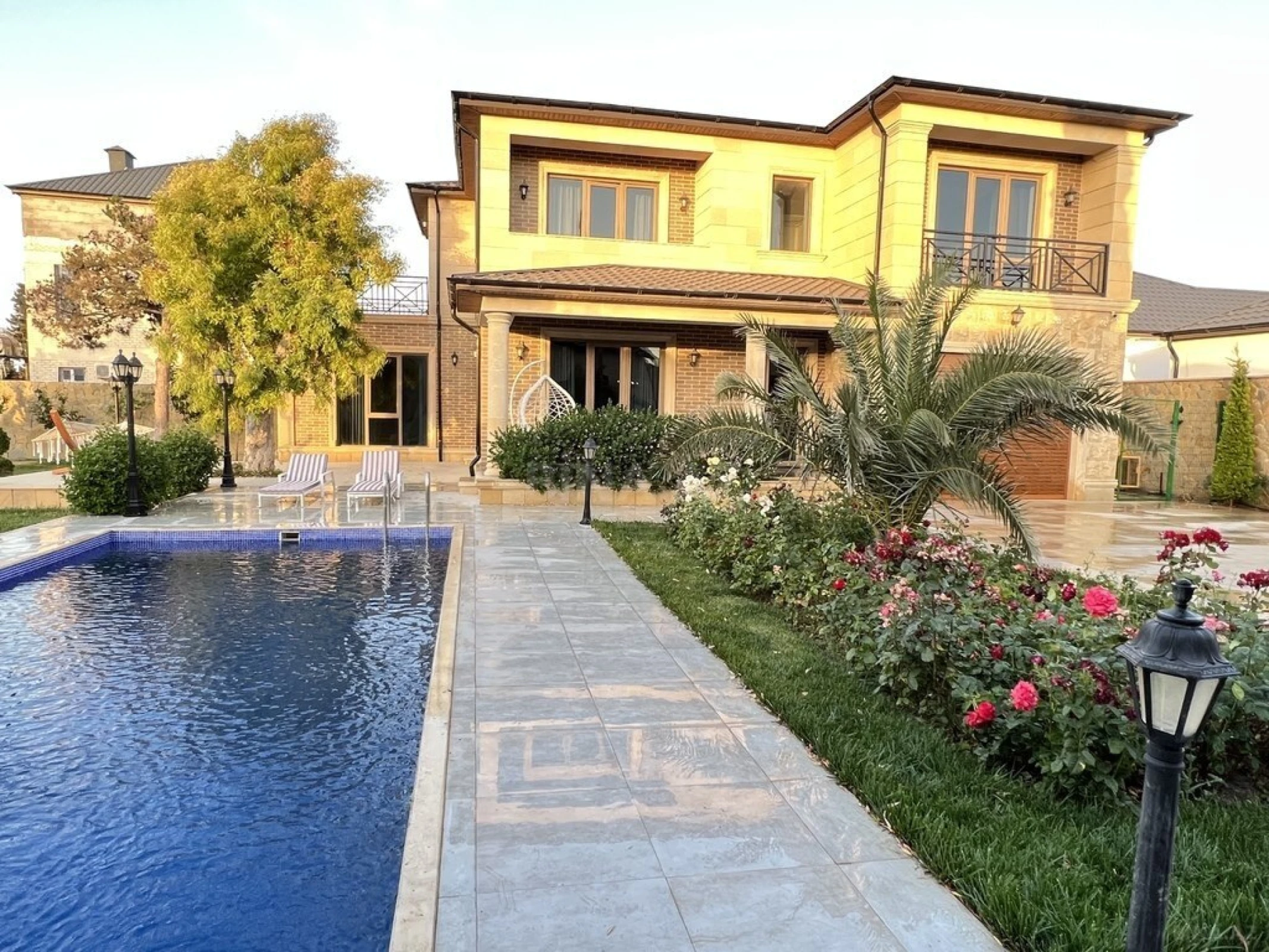 Kirayə verilir 5 otaqlı həyət evi 420 m²