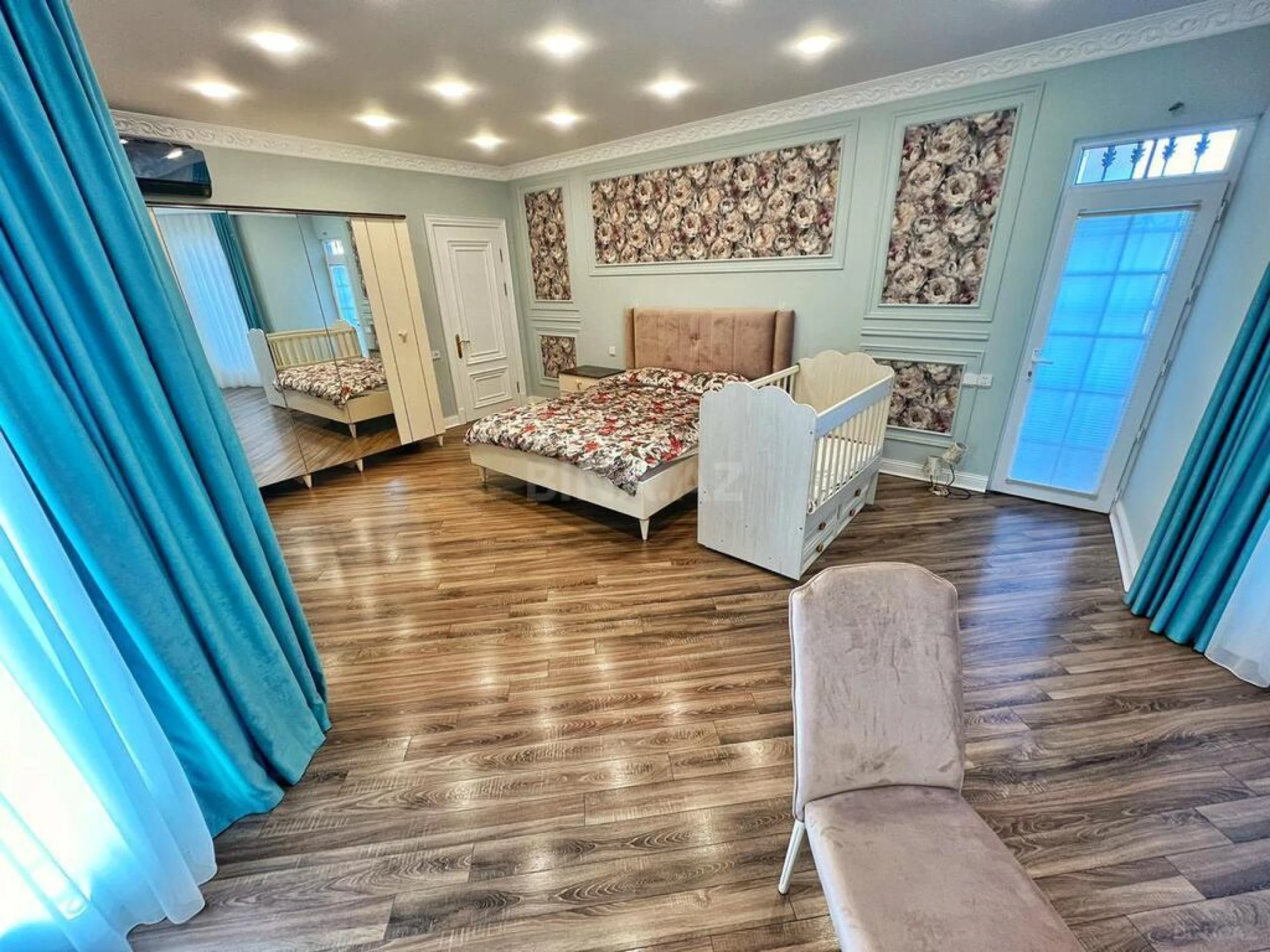 Kirayə verilir 6 otaqlı həyət evi 670 m²