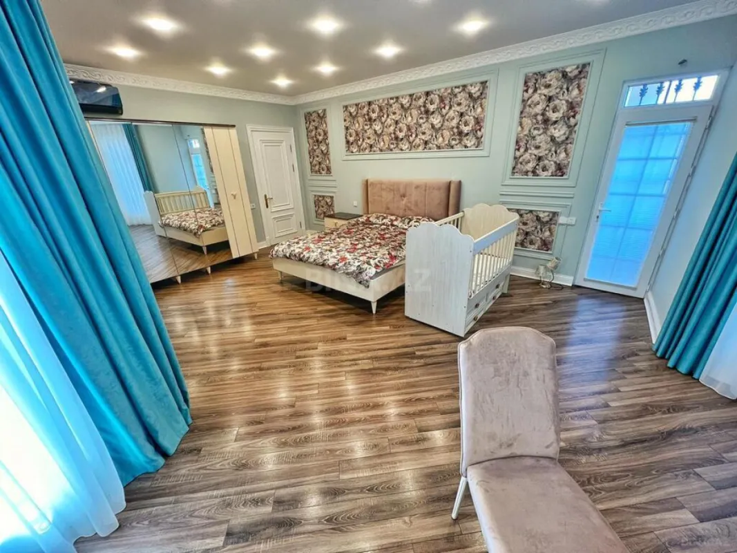 Kirayə verilir 6 otaqlı həyət evi 670 m²