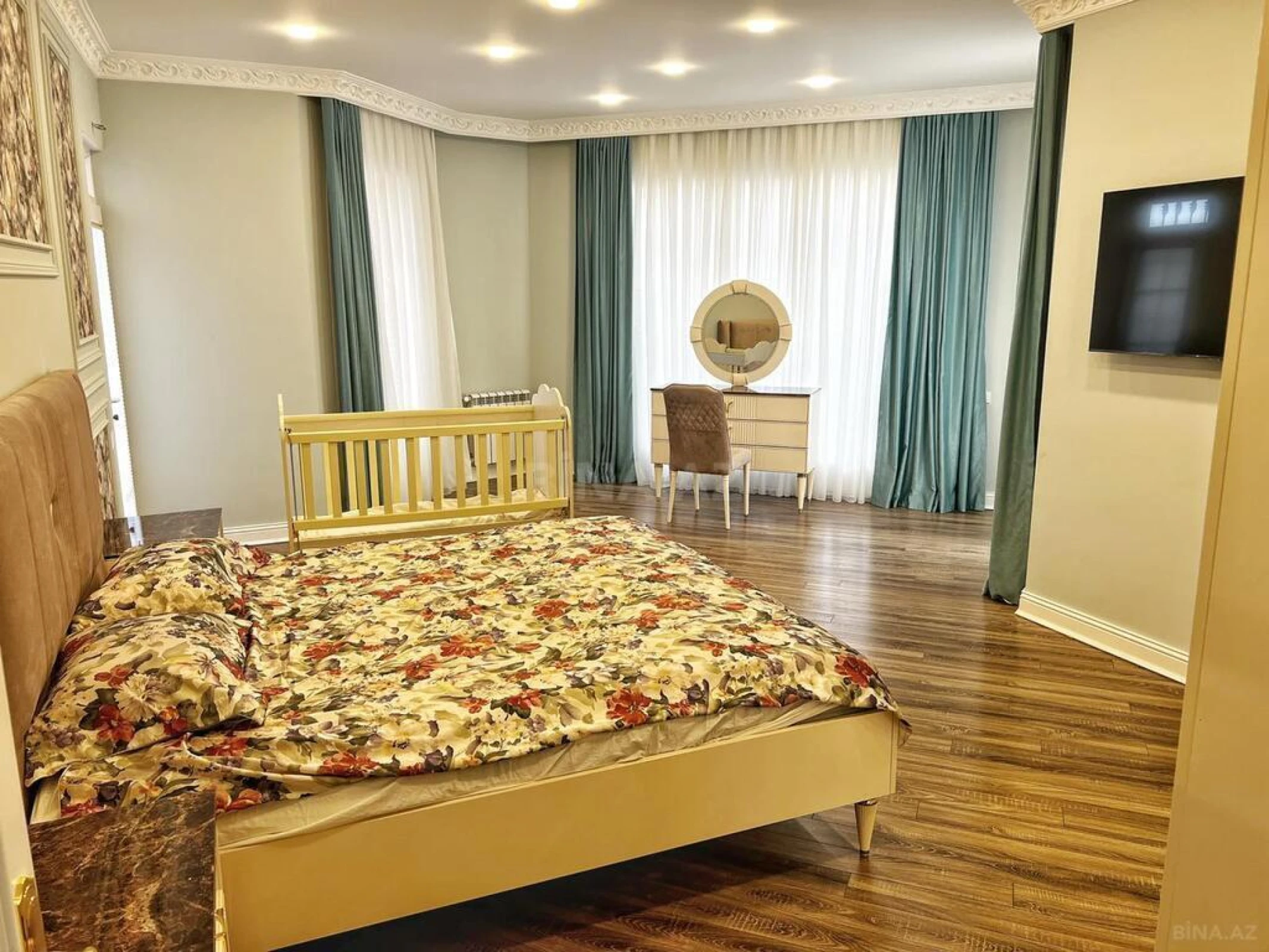 Kirayə verilir 6 otaqlı həyət evi 670 m²