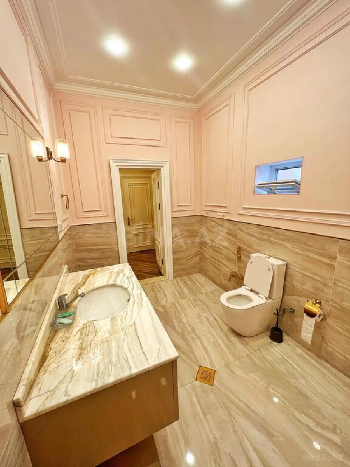 Kirayə verilir 6 otaqlı həyət evi 670 m²