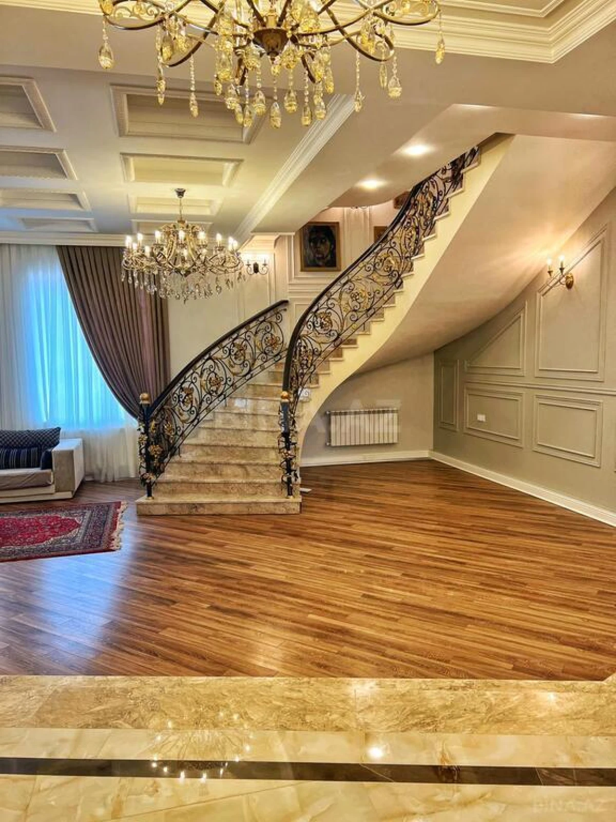 Kirayə verilir 6 otaqlı həyət evi 670 m²