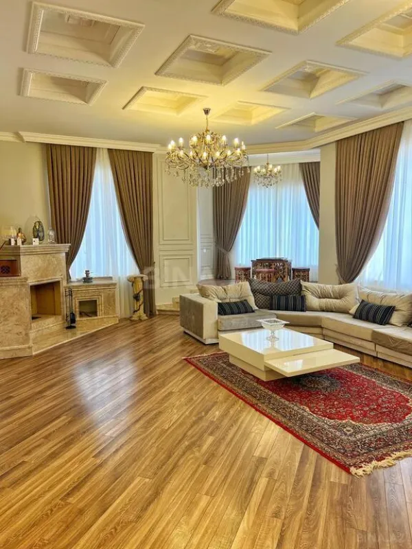 Kirayə verilir 6 otaqlı həyət evi 670 m²