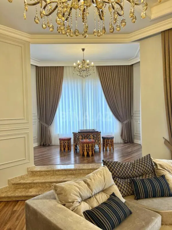 Kirayə verilir 6 otaqlı həyət evi 670 m²
