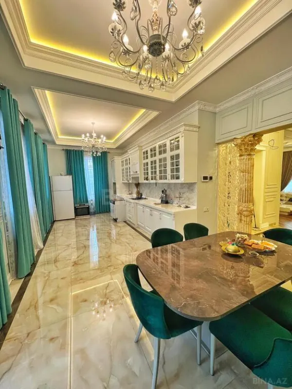 Kirayə verilir 6 otaqlı həyət evi 670 m²