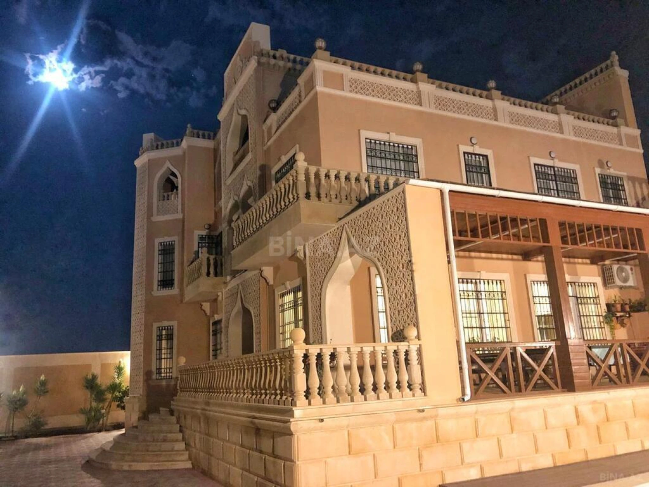 Kirayə verilir 6 otaqlı həyət evi 670 m²