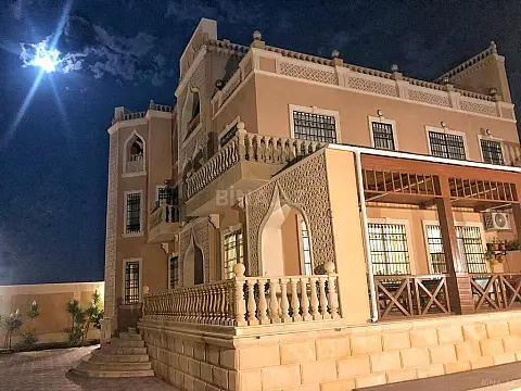 Kirayə verilir 6 otaqlı həyət evi 670 m²