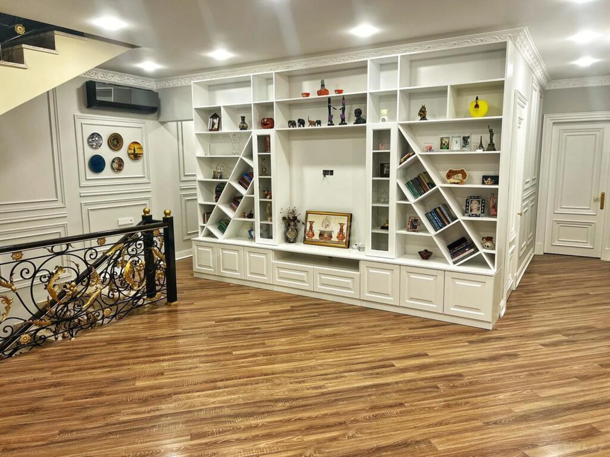 Kirayə verilir 6 otaqlı həyət evi 670 m²