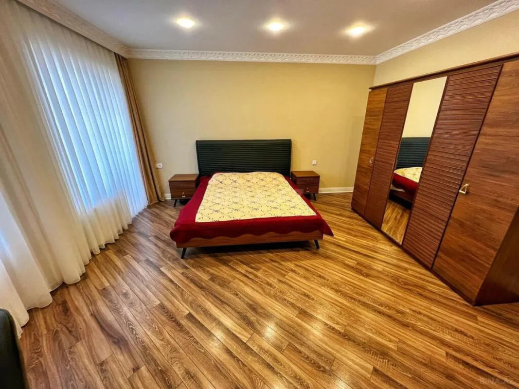 Kirayə verilir 6 otaqlı həyət evi 670 m²