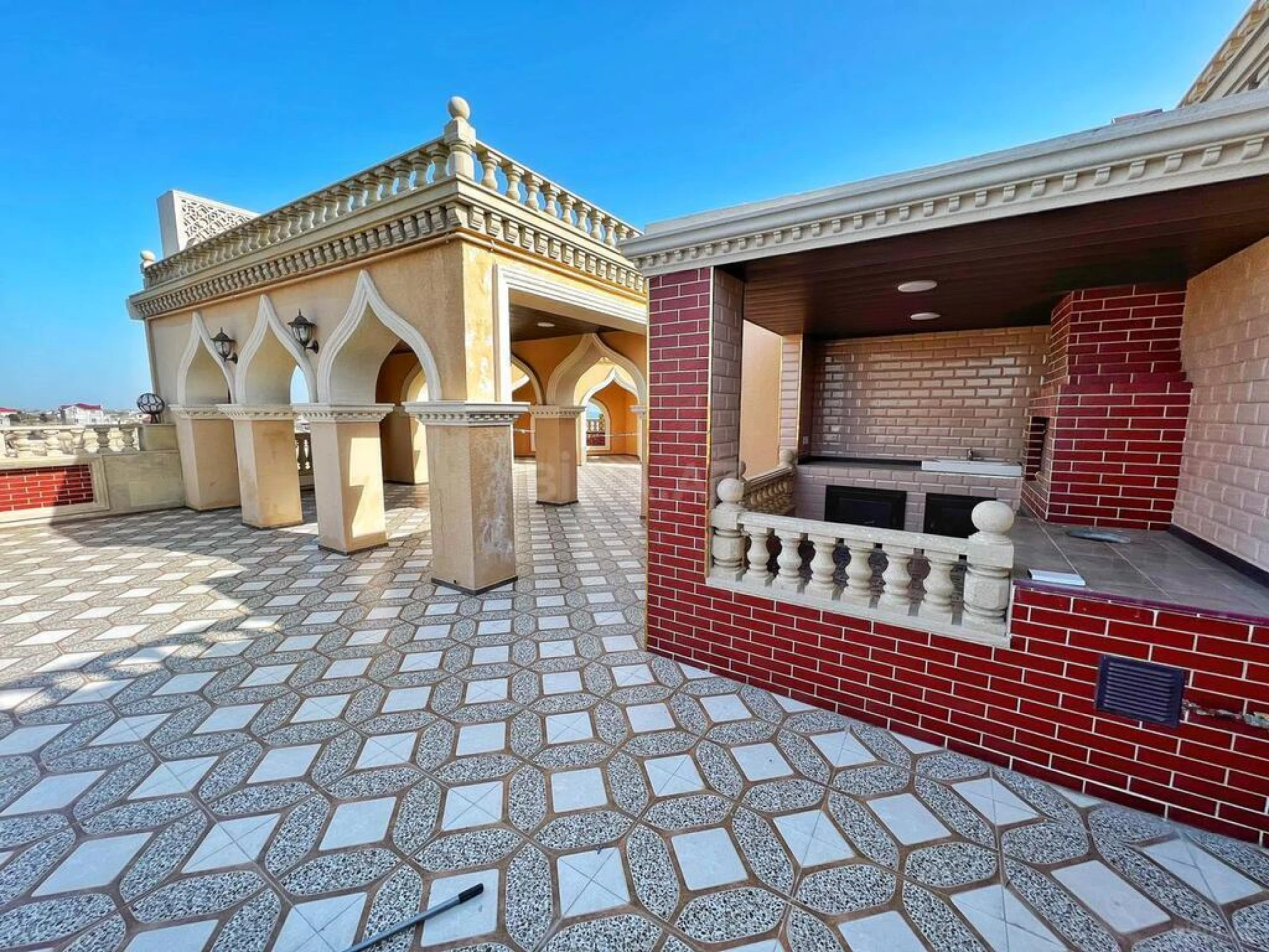 Kirayə verilir 6 otaqlı həyət evi 670 m²