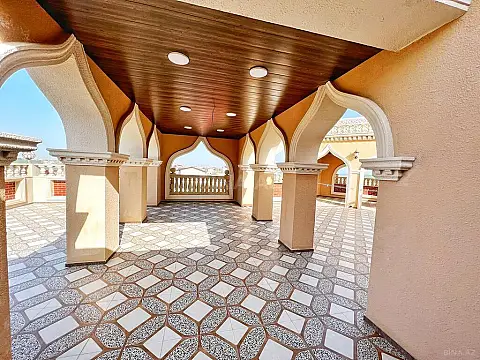 Kirayə verilir 6 otaqlı həyət evi 670 m²