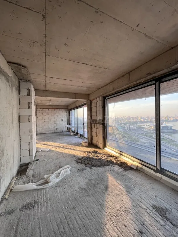 Satılır 6 otaqlı mənzil 358 m²