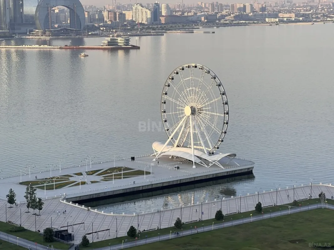 Satılır 6 otaqlı mənzil 358 m²