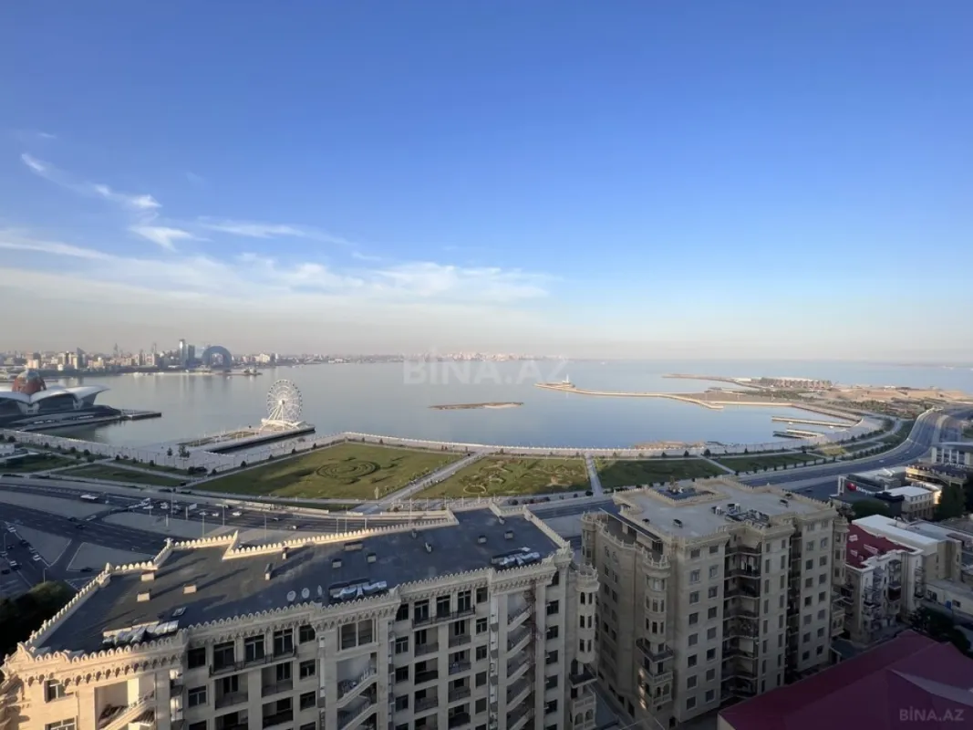 Satılır 6 otaqlı mənzil 358 m²