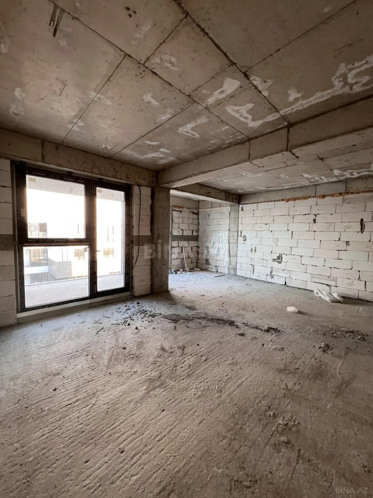 Satılır 6 otaqlı mənzil 358 m²