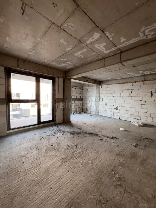 Satılır 6 otaqlı mənzil 358 m²