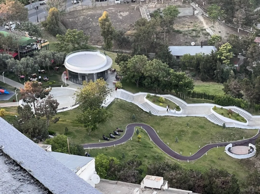 Satılır 6 otaqlı mənzil 358 m²