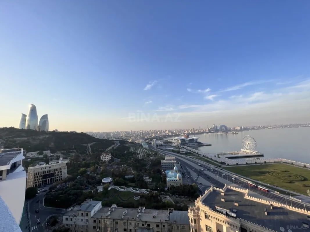 Satılır 6 otaqlı mənzil 358 m²