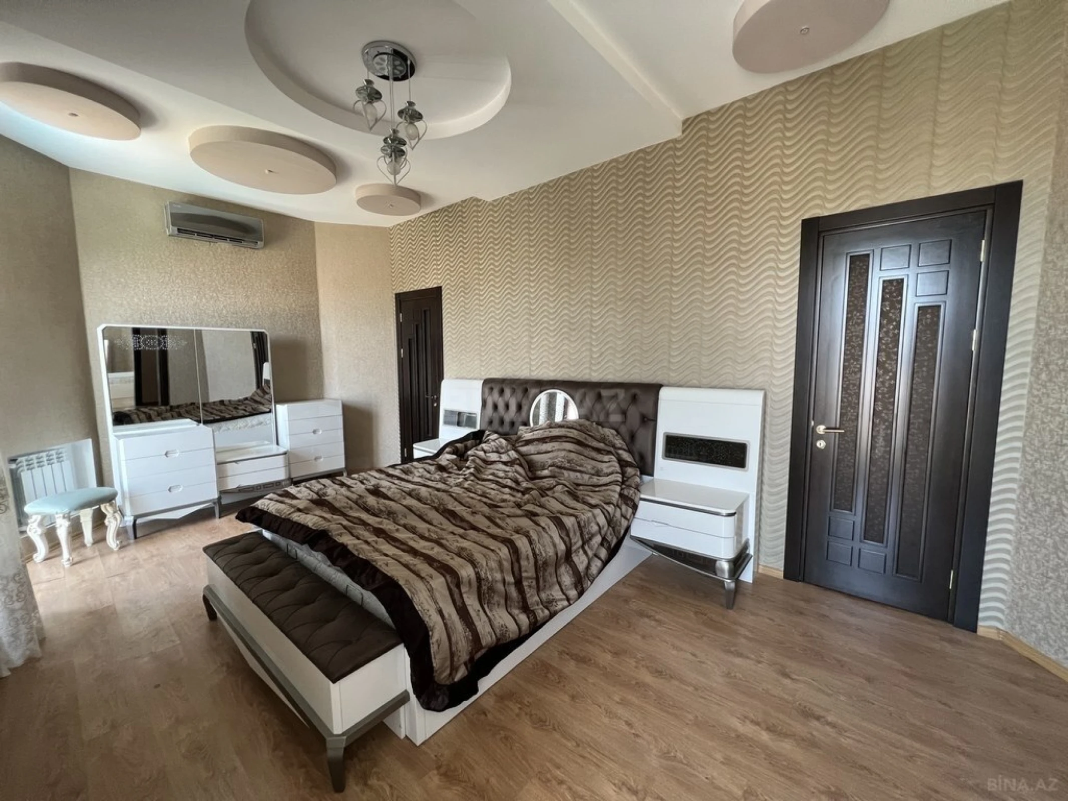 Kirayə verilir 5 otaqlı həyət evi 360 m²