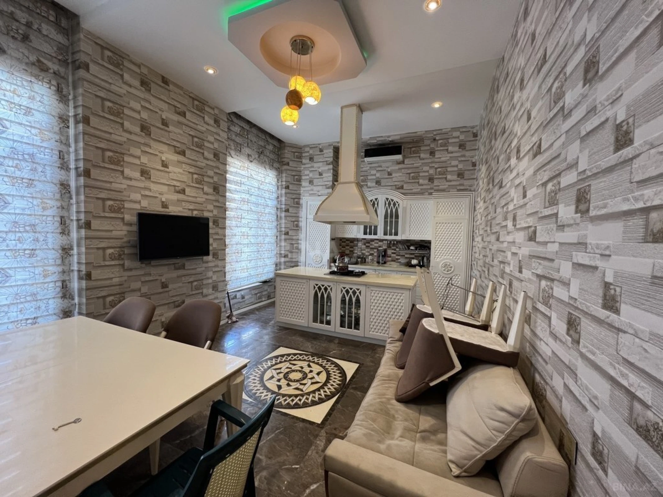 Kirayə verilir 5 otaqlı həyət evi 360 m²