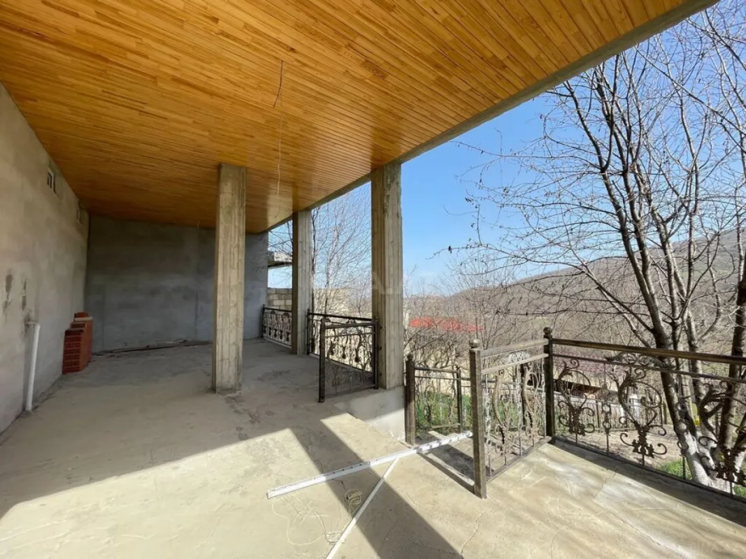 Satılır 4 otaqlı həyət evi 300 m²