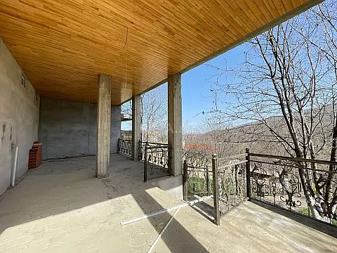 Satılır 4 otaqlı həyət evi 300 m²