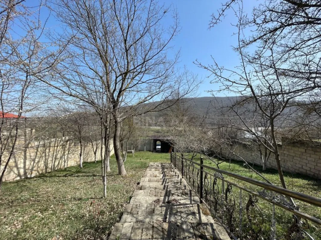 Satılır 4 otaqlı həyət evi 300 m²