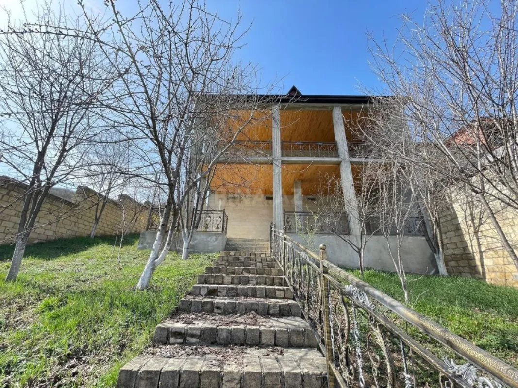 Satılır 4 otaqlı həyət evi 300 m²