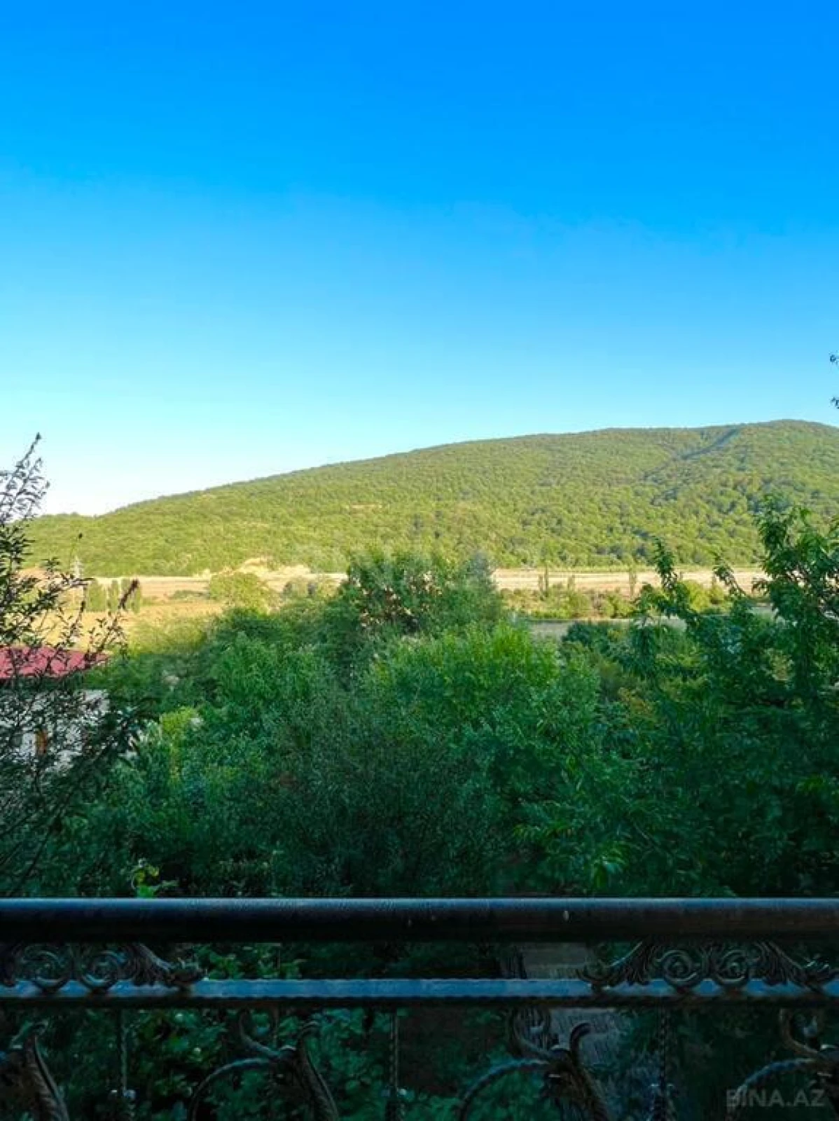 Satılır 4 otaqlı həyət evi 300 m²