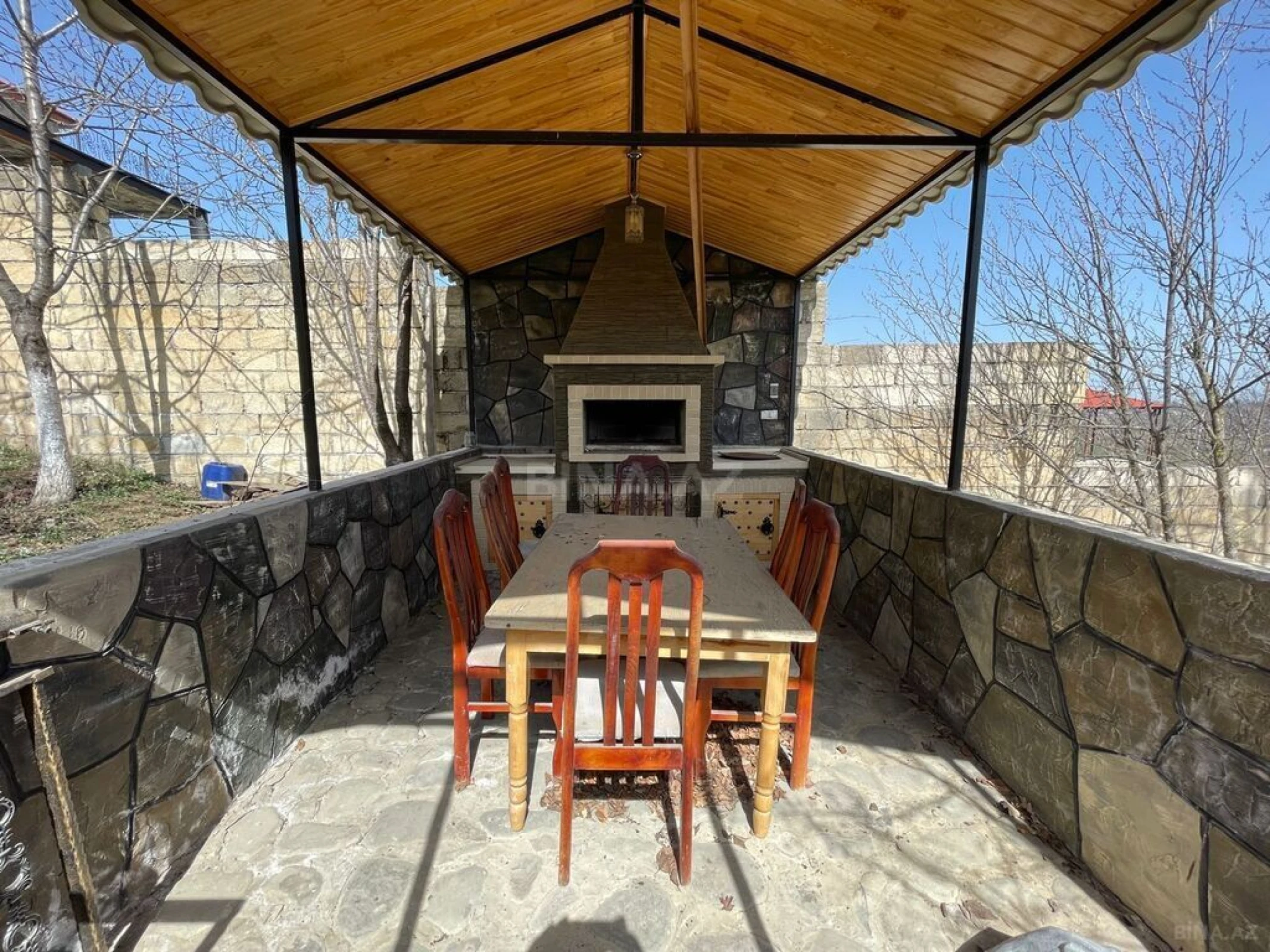 Satılır 4 otaqlı həyət evi 300 m²