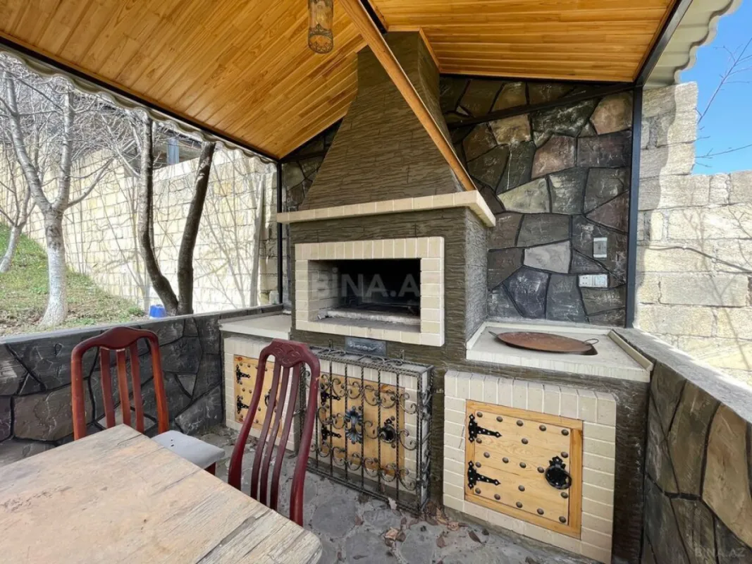 Satılır 4 otaqlı həyət evi 300 m²