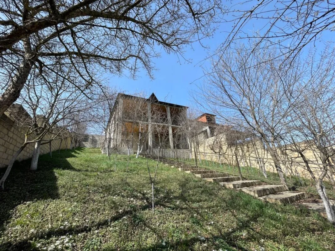 Satılır 4 otaqlı həyət evi 300 m²