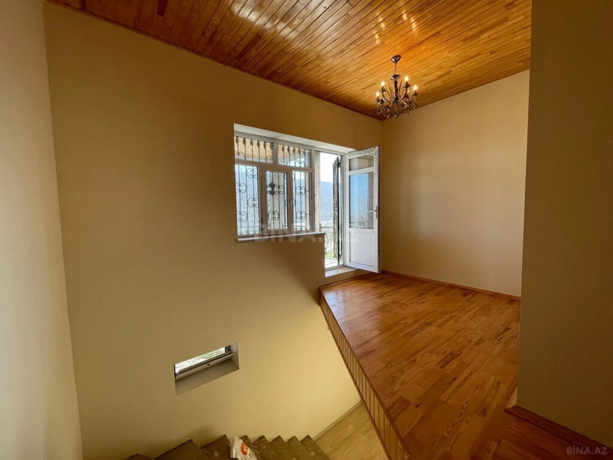 Satılır 4 otaqlı həyət evi 300 m²