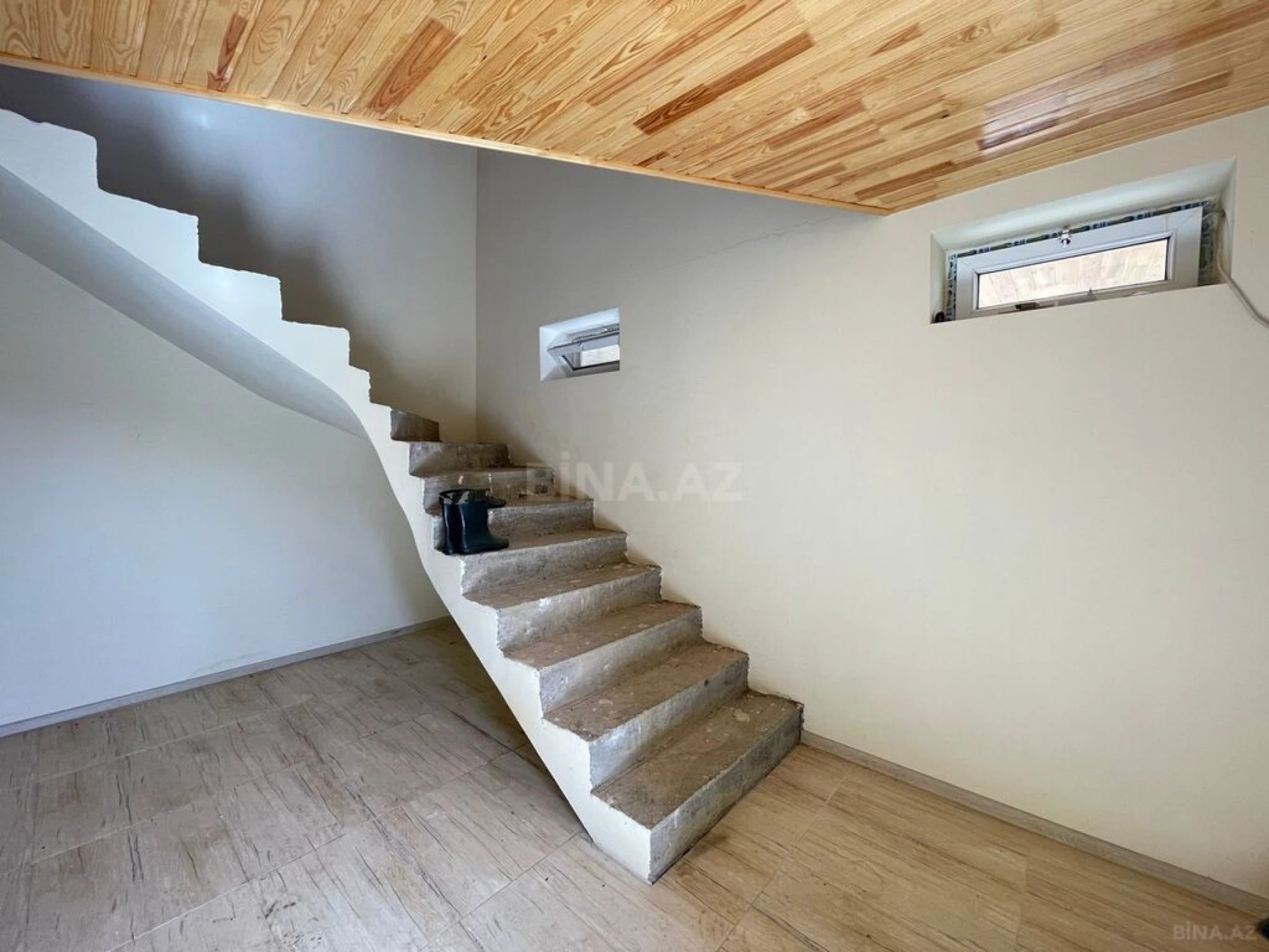 Satılır 4 otaqlı həyət evi 300 m²