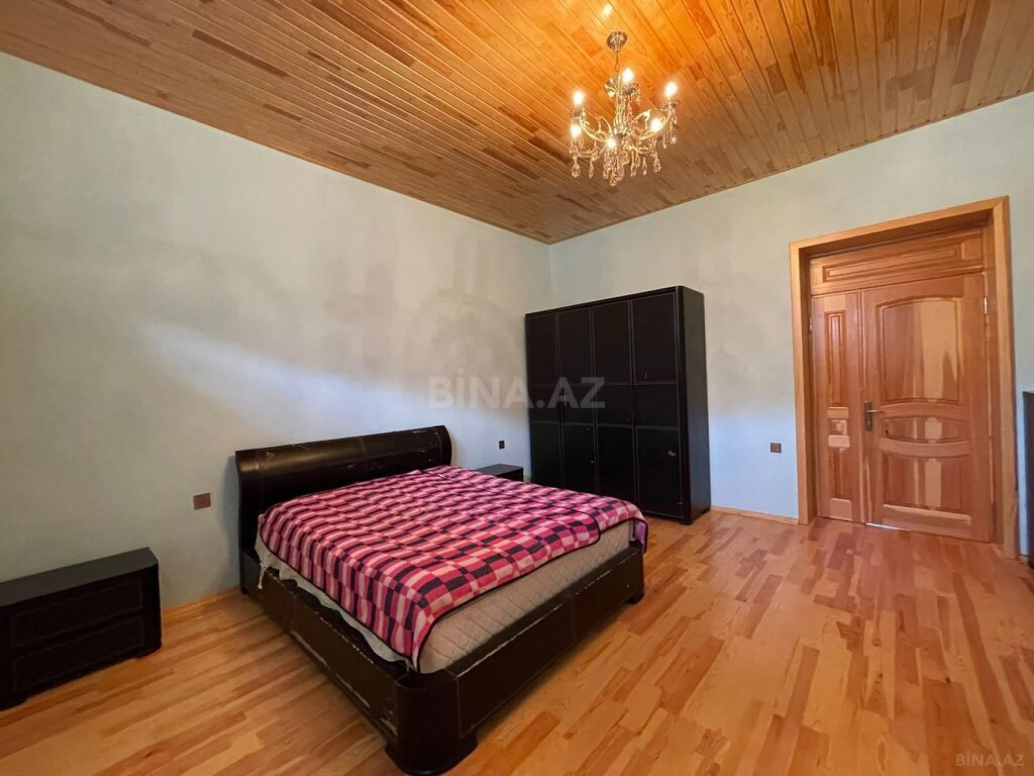 Satılır 4 otaqlı həyət evi 300 m²