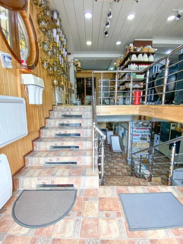 Satılır obyekt 200 m²