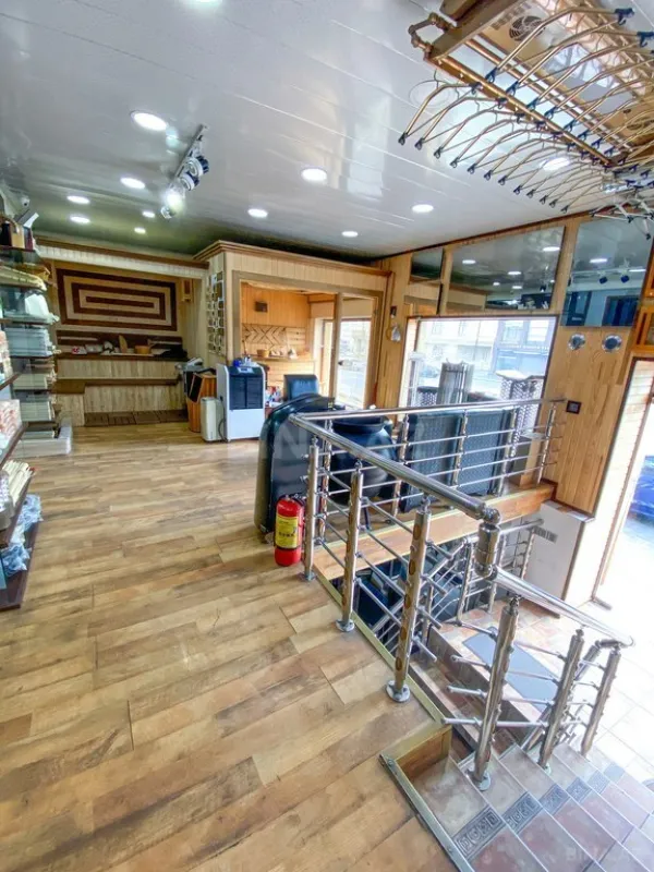 Satılır obyekt 200 m²