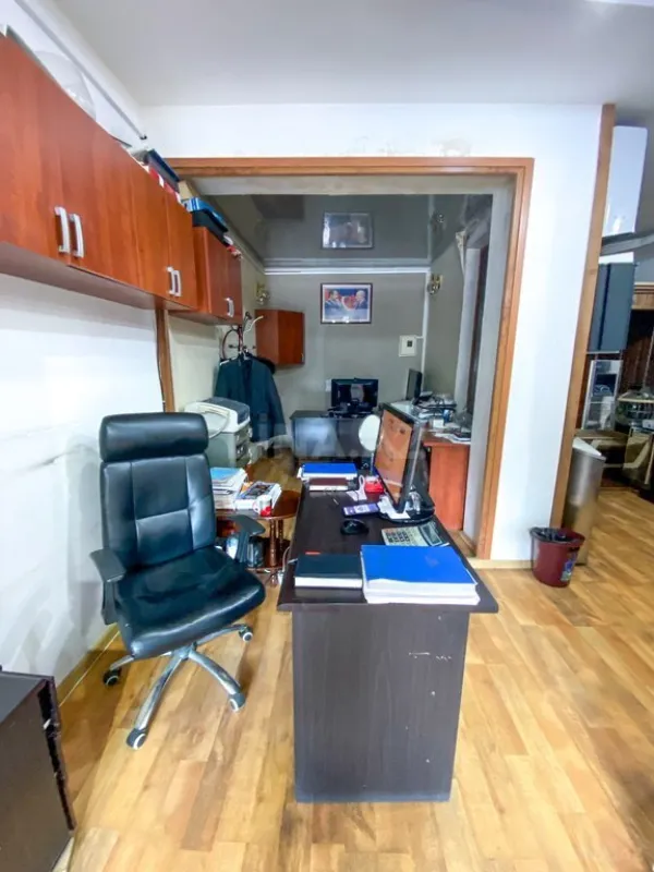 Satılır obyekt 200 m²