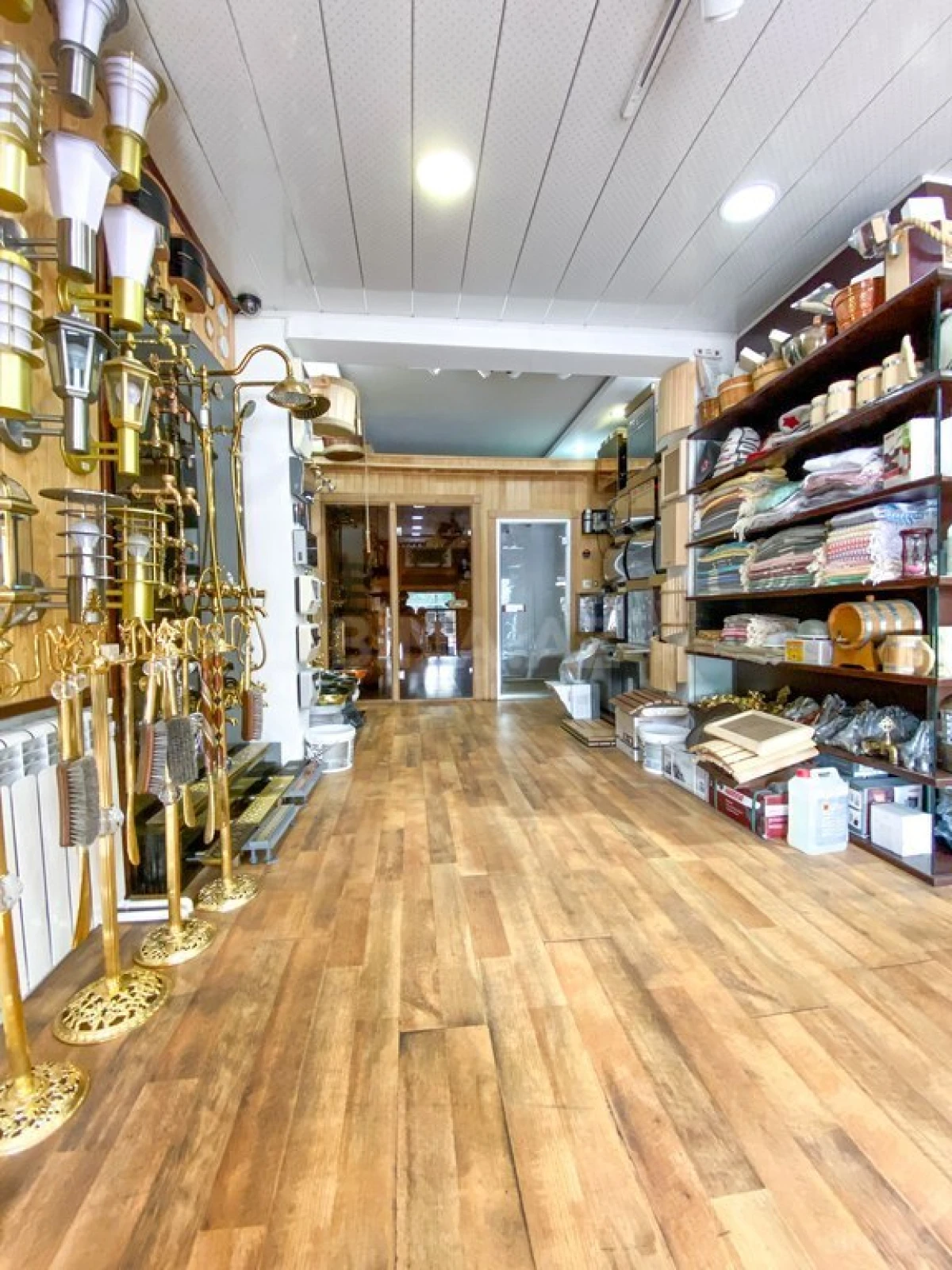 Satılır obyekt 200 m²