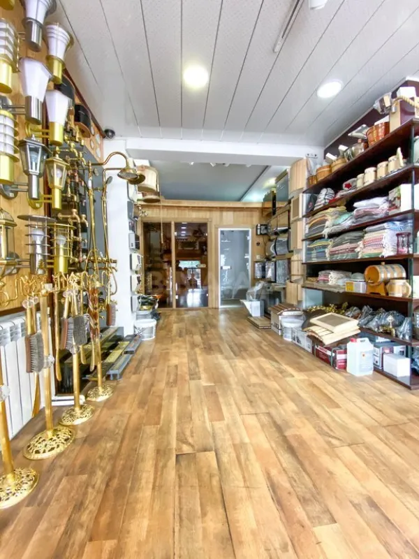 Satılır obyekt 200 m²